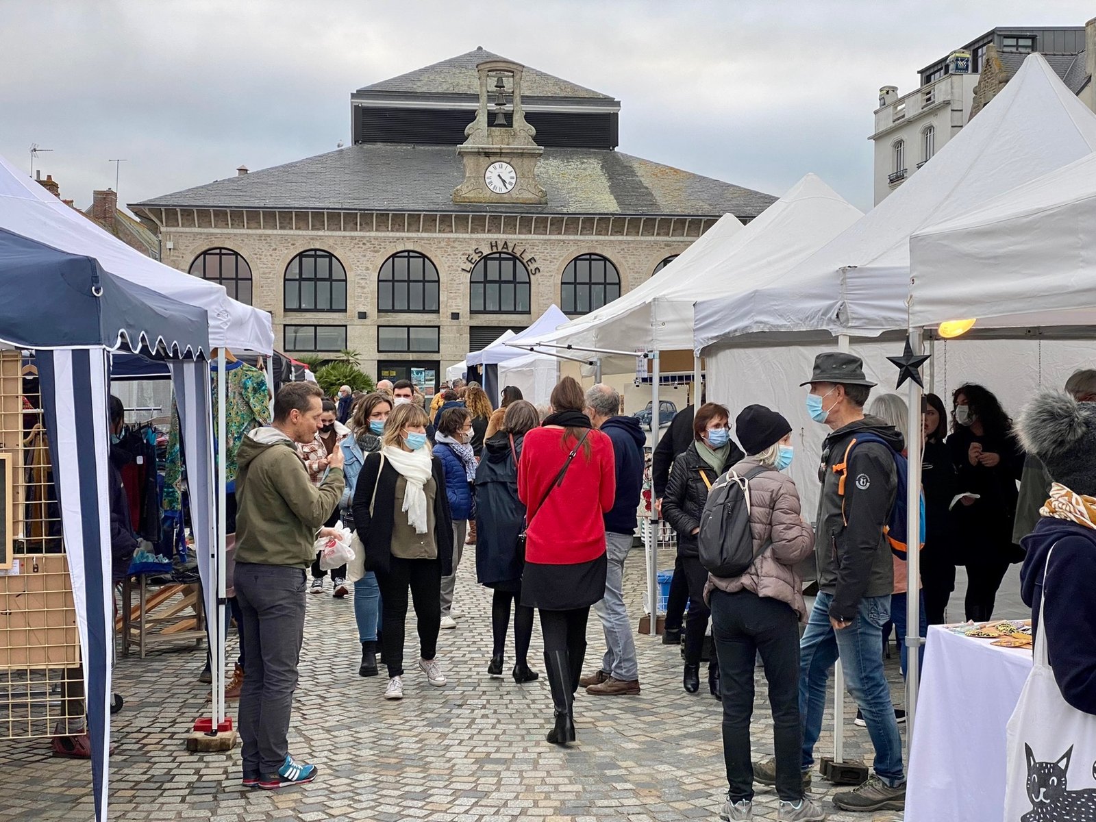 Souvenir d’un marché artisanal à Concarneau